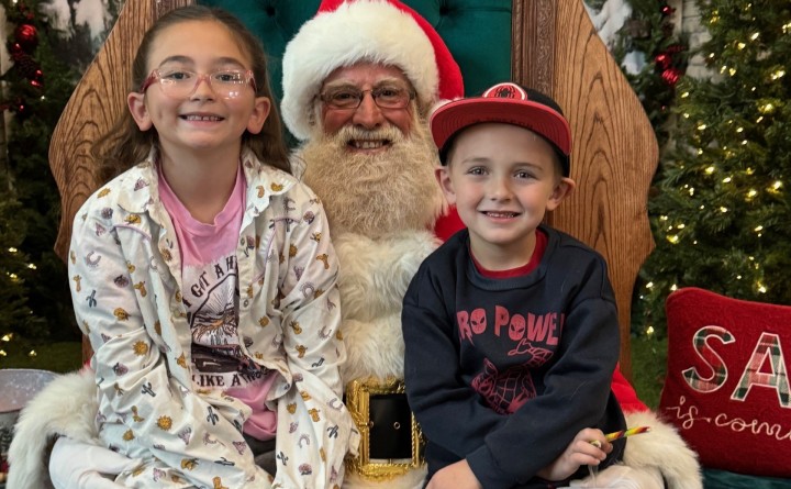 FREE Family Photos with SANTA!